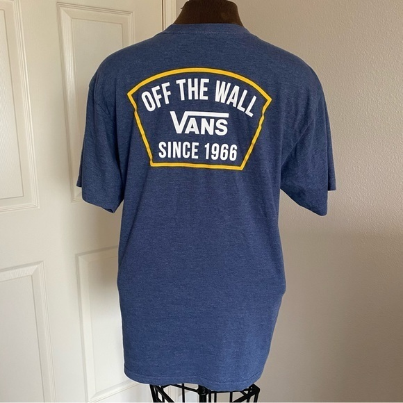 Vans short sleeve T-shirt pit to pit measurement 20 inches blue with‎ decal - Picture 1 of 14